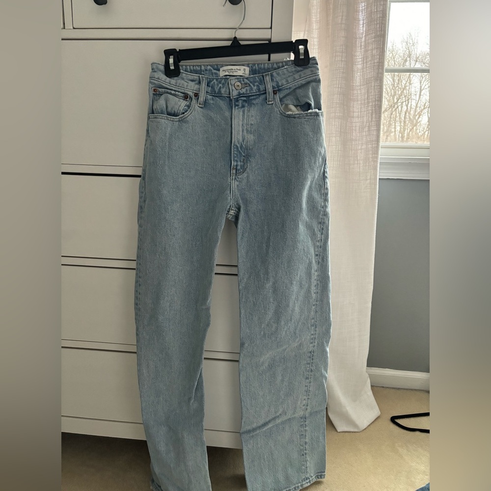 Abercrombie High Rise 90’s Relaxed Jeans
